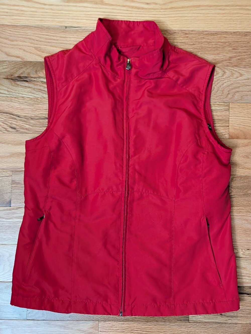 Scottevest Women's Red Sleeveless Zip Front Vest